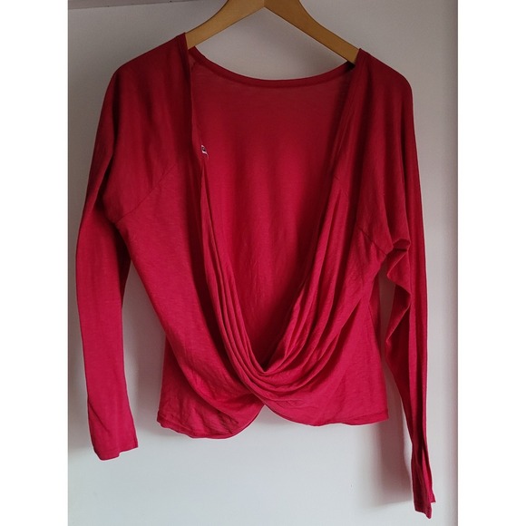 Fabletics Long-Sleeve T-Shirt Medium Casual Raspberry Red Open Back - Picture 2 of 4